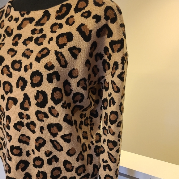 🐆TAHARI Leopard Print Pullover Sweater Size Small - Picture 3 of 5